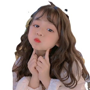 Perruque pour enfants sans colle HD, cheveux bouclés pour filles, couvre-tête complet, perruque synthétique à frange simulée pour bébé fille, longueur moyenne, fibres synthétiques pour enfants - Product Image 1
