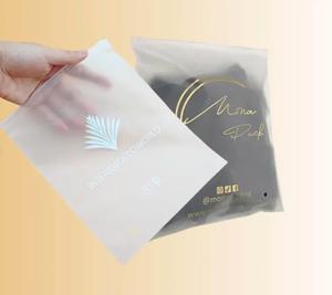 Sac en plastique biodégradable compostable en PLA, amidon de maïs, CPE, avec fermeture éclair, pour l'emballage des vêtements - Product Image 4