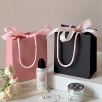 Sacs en papier cadeau noir et rose avec logo personnalisé imprimé, avec ruban et poignée en kraft, sac en papier pour le shopping