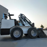 LIVRAISON GRATUITE CE EPA EURO5 Chargeuse compacte à roues 4x4 pour projets agricoles avec godet pour travaux de chargement en chantier