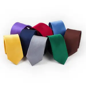Cravate de couleur unie en polyester recyclé pour hommes pour fête de mariage