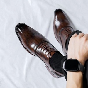 Chaussures habillées pour hommes en cuir pleine fleur, style brogue à lacets, style britannique, marron tendance, respirantes, pour le bureau et les affaires, collection printemps - Product Image 3