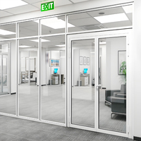 Cadre en aluminium blanc avec verre trempé ; épaisseur du verre et couleur du cadre personnalisables ; adapté aux bureaux