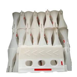 Barreras de Tráfico de Plástico Rellenables con Agua, Tipo Tres Orificios, Rojo, Amarillo, Blanco, para Carreteras, Autopistas, Equipos de Seguridad para Obras de Construcción - Product Image 3