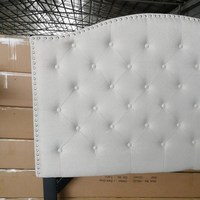 Tête de lit moderne de luxe Queen King Size Tête de lit en tissu de lin rembourré doux avec couleur chameau et pieds en métal Nouveau design