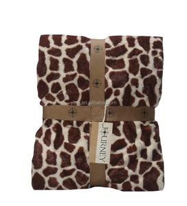 Thiết Kế Mới Động Vật Hươu Cao Cổ In Mẫu Faux Fur Ném Chăn Với Gối - Product Image 1