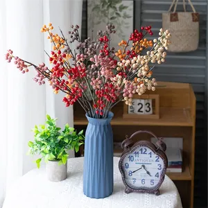 กิ่งไม้ประดิษฐ์ขนาดเล็กสำหรับตกแต่งบ้าน โรงแรม งานแต่งงาน และสำนักงานในวันคริสต์มาส ผลไม้ฮอลลี่ประดิษฐ์ ผลเบอร์รี่คริสต์มาส ผลไม้สีแดง - Product Image 3