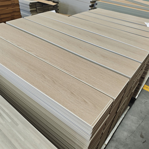 Plancher en vinyle SPC à clipser, épaisseur 5 mm, couche d'usure 0,5 mm, imperméable, gaufré en profondeur, idéal pour les salles de sport, résistant au trafic intensif - Product Image 1