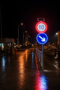 Panneau <span class=keywords><strong>de</strong></span> signalisation routière à LED solaire en forme <span class=keywords><strong>de</strong></span> flèche, en aluminium moulé sous pression, IP65, avec indicateur <span class=keywords><strong>de</strong></span> direction réfléchissant 3M EGP pour <span class=keywords><strong>la</strong></span> construction routière et les autoroutes - Product Image 6