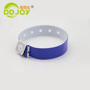 Bracelet en PVC en forme de L en plastique jetable imprimé de logo personnalisé Vinyle et caoutchouc sur le thème du sport pour la promotion d'événements