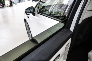Fenêtre arrière de la voiture Leapmotor C16 avec une autonomie NEDC supérieure à 700 km et une puissance moteur de 150-200 kW - Product Image 4