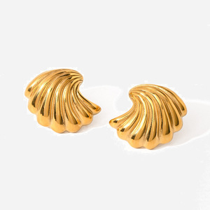 Pendientes de botón con forma de concha dorada, chapados en oro de 18k, joyería de moda para mujer, diseño elegante en forma de onda, pendientes llamativos. - Product Image 1