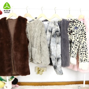 Chaqueta de Invierno de Lana Limpia de Alta Calidad con Ribete de Piel Cálida para Mujer, Abrigo de Segunda Mano, Fardos de 45 kg de Ropa de Diseñador de Lujo Usada - Product Image 1