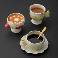 Offre Spéciale : Ensemble Tasse et Soucoupe en Porcelaine Peinte à la Main Motifs Pomme et Poire, 250 ml, Résistant à la Chaleur, Compatible Lave-Vaisselle, Fraîcheur Assurée