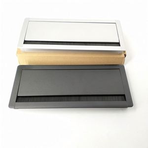 Boîte à œillets pour câble de bureau en alliage d'aluminium noir mat avec couvercle rabattable et brosse Boîte à œillets pour sortie de câble de bureau - Product Image 3