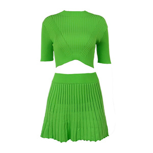 Set di abiti in <span class=keywords><strong>maglia</strong></span> elegante alla moda 2024 Set di abbinamenti pieghettati Sexy per donne minigonne invernali Set 2 pezzi - Product Image 6