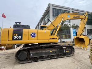 Excavatrice sur chenilles Komatsu PC300-7 d'occasion du Japon, 30 tonnes, avec moteur et pompe, modèle 2021, puissance de 180 kW - Product Image 3