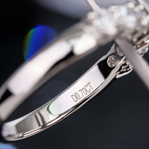 Bague de mariage et d'anniversaire pour femme, 7 pierres, diamant de laboratoire taille brillant couleur D, argent 925 plaqué rhodium, certifiée IGI, classique - Product Image 4