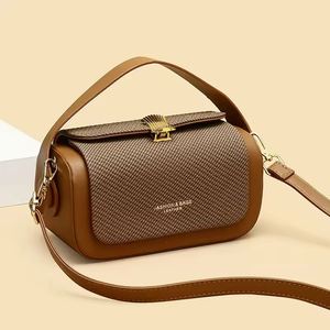 Sac bandoulière en toile de coton pour homme, personnalisable et tendance, idéal pour la randonnée et les voyages - Product Image 1