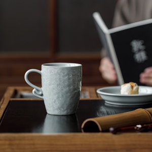 Taza de cerámica de porcelana azul cielo Guanlan Relief Wave para té, café, uso en oficina - Product Image 3