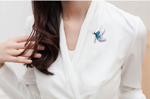 Broche personnalisée Insecte Vintage Goutte d'huile Libellule Corsage Premium Rhinestone Bee Crystal Custom Pins Metal Logo Badges - Product Image 6