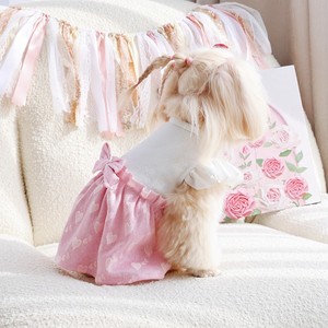 Un vestido con mangas de tul y lazo a juego es perfecto para mascotas, como gatos y perros, especialmente los de color rosa, para usar en primavera y verano. - Product Image 3