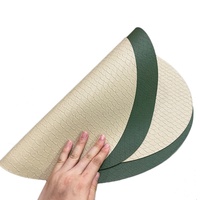 Napperons modernes imperméables et résistants à la chaleur napperons réutilisables pour la table à manger ensemble en cuir PU