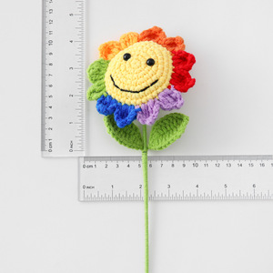 Bouquet de tournesols et décoration abeille faits sur mesure 2026, en fil tricoté à la main, simulation réaliste, cadeau de fête du Nouvel An ou de la Fête des Mères/du Jour des Enseignants - Product Image 2