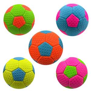 Ballon de football professionnel en PVC taille 5 - Cousu à la machine avec motif texturé pour l'entraînement et les matchs - Product Image 2
