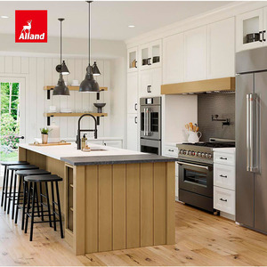 Gabinete de cocina Allandcabinet Portola con banco empotrado pintado en blanco, con puerta elevada en color arce rojizo y revestimiento de lino <span class=keywords><strong>bajo</strong></span> la <span class=keywords><strong>ventana</strong></span>. - Product Image 1