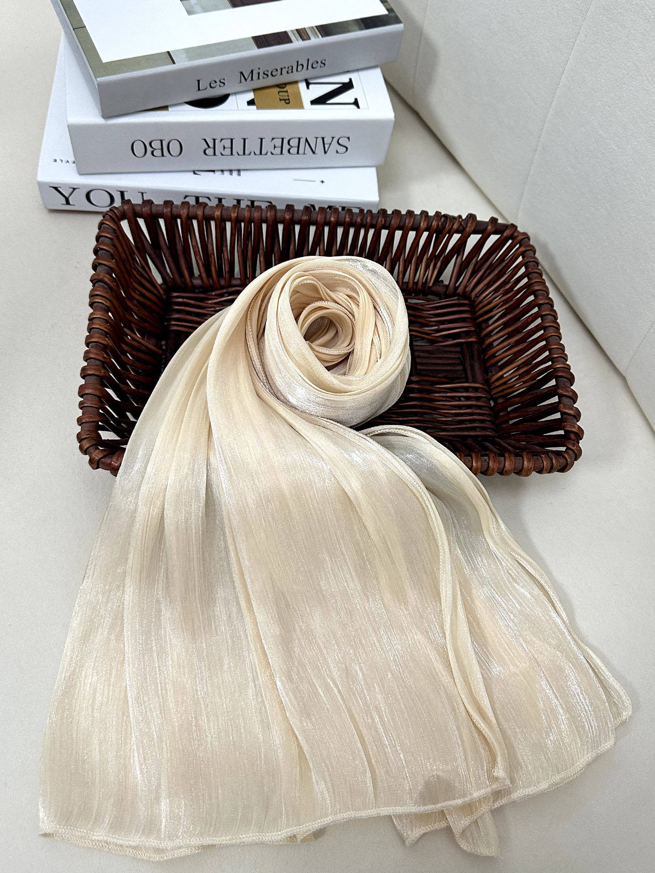 ผ้าคลุมศีรษะสีแชมเปญ