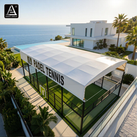 Terrain de padel extérieur intelligent et personnalisable avec structure de toit rétractable électrique et abri pare-soleil