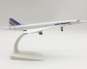 Modelo de Avión de Resina Realista de 47 cm a Escala 1/142 de Cathay Pacific Airways <span class=keywords><strong>Airbus</strong></span> <span class=keywords><strong>A350</strong></span>-<span class=keywords><strong>900</strong></span> con la Decoración del 80 Aniversario, con Ruedas, para Coleccionistas - Product Image 1