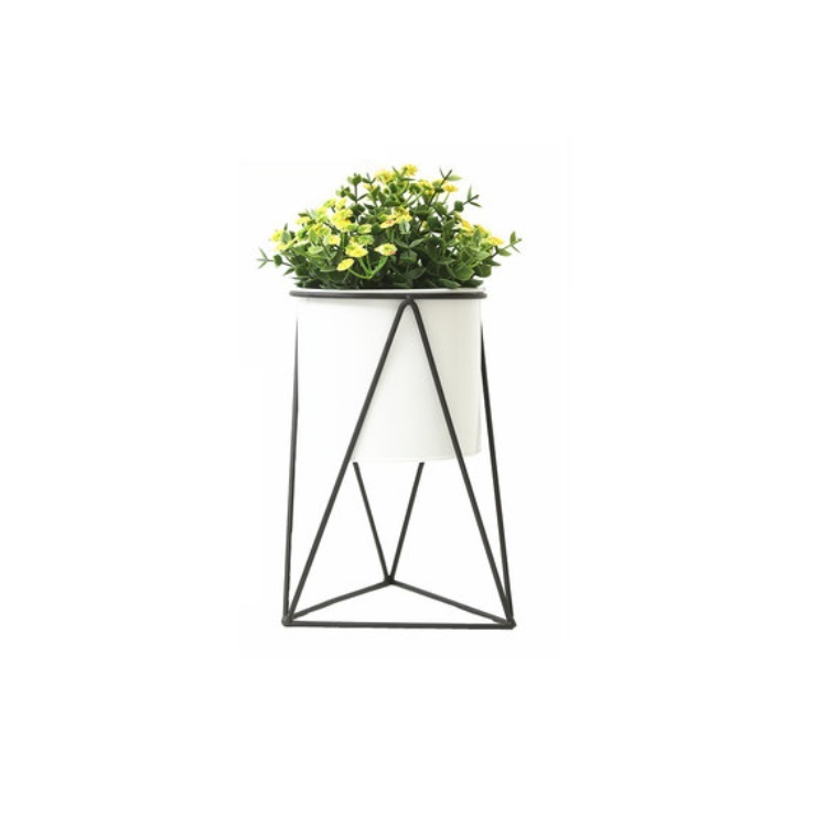 Robuste en métal triangle géométrique fleur support utilisé pour la décoration de table