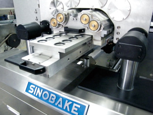 SINOBAKE maquinaria de procesamiento de galletas comercial cookie Cream puff línea de producción máquina cortadora de galletas - Product Image 5