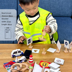 Juguete de Madera para Niños para Jugar a las Profesiones, Simulando la Policía de Tráfico, un Juguete Educativo y Entretenido. - Product Image 2