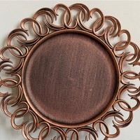 Or en vrac 13 pouces sous les assiettes assiette de chargeur en plastique pour les articles de décoration de mariage sur la table