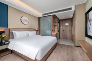 Мебельный гарнитур для спальни Han Yue Cloud: современная роскошная высококачественная деревянная кровать размера «king-<span class=keywords><strong>size</strong></span>» для отелей и апартаментов - Product Image 2