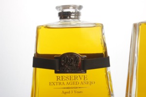 Étiquette <span class=keywords><strong>personnalisée</strong></span> <span class=keywords><strong>de</strong></span> luxe forme carrée Extra Flint 750ml vin clair Whisky Vodka RUM Gin Tequila <span class=keywords><strong>bouteille</strong></span> en verre avec bouchon en liège - Product Image 2