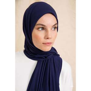 Écharpe en coton bleu marine en popeline unisexe, accessoire léger et doux pour la peau - Product Image 5