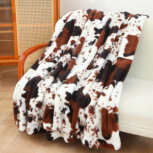 Cozy Bliss 100% Poliéster Estampado de vaca Manta de punto Felpa lechosa No se desprende Tejido Suave Cama doble Navidad - Product Image 2