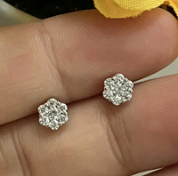 Blumenförmige Ohrringe aus 925er Silber für Damen, klein und exquisit, schlicht und elegant, geeignet für den täglichen Gebrauch und als Accessoires