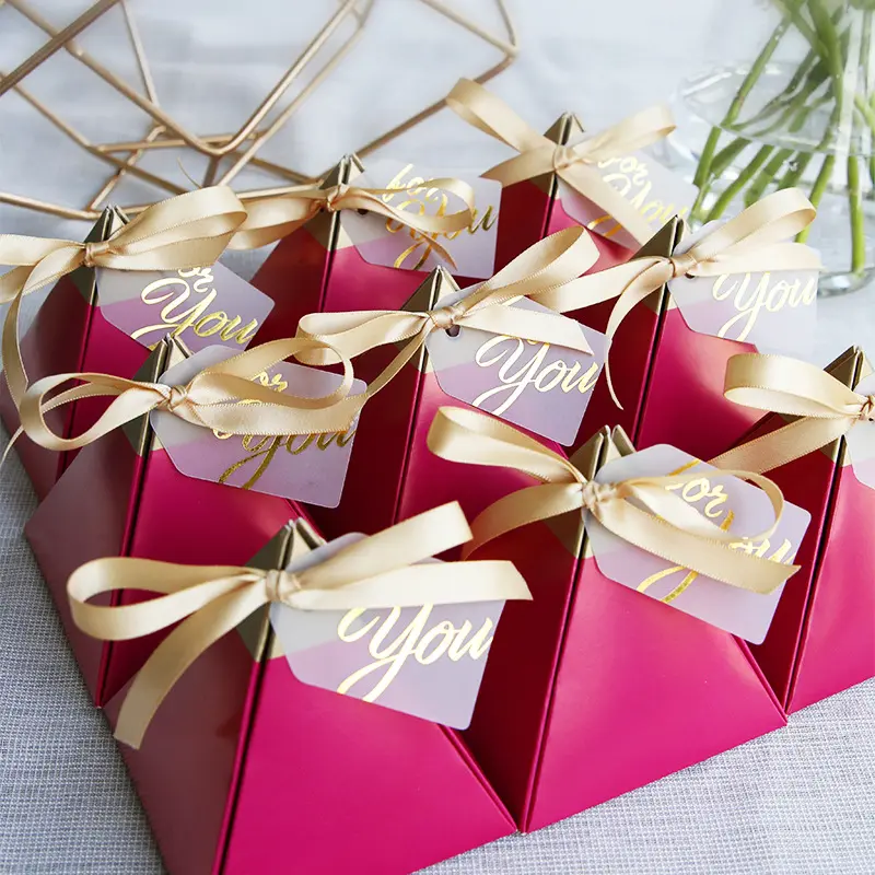 유럽 사탕 상자 삼각형 품질 호의 결혼 상자 선물 상자 리본과 태그