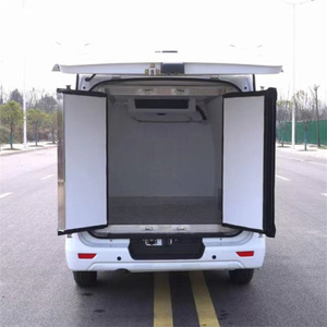 Nouveau véhicule de transport de la chaîne du froid avec <span class=keywords><strong>réfrigérateur</strong></span> isolé Caractéristiques Camion à essence manuel 4x2 Norme d'émission Euro 6 - Product Image 5