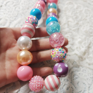 Collar de cuentas acrílicas de diamantes de imitación coloridas, cadena para perros con cuentas de <span class=keywords><strong>chicle</strong></span>, joyería para mascotas, accesorios de collar para gatos y perros con cuentas de plástico. - Product Image 3