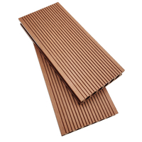 Planches de terrasse extérieures en WPC imperméables, revêtements de sol en composite bois-plastique, terrasses à rayures droites