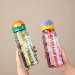 Gobelet à eau portable pratique et mignon pour l'été avec paille anti-fuite pour hommes, femmes, étudiants, enfants, simple et transparent - Product Image 1