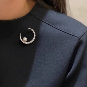 Broche Curvo Minimalista Retro con 8 Perlas Naturales de Agua Dulce Akoya, Accesorio de Cristal para el Pecho con Tipo de Broche - Product Image 4