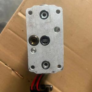 Véhicule sur chenilles compactes Série MCV MCV110A1017 Bloc de commande proportionnel MCV116A3204 Hydraulique - Product Image 3