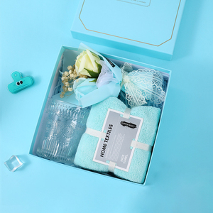 Cadeaux de voyage en plein air crème solaire produits de refroidissement chapeau ventilateurs bouteille d'eau serviette coffrets cadeaux activités sportives <span class=keywords><strong>prix</strong></span> école Souvenirs - Product Image 3